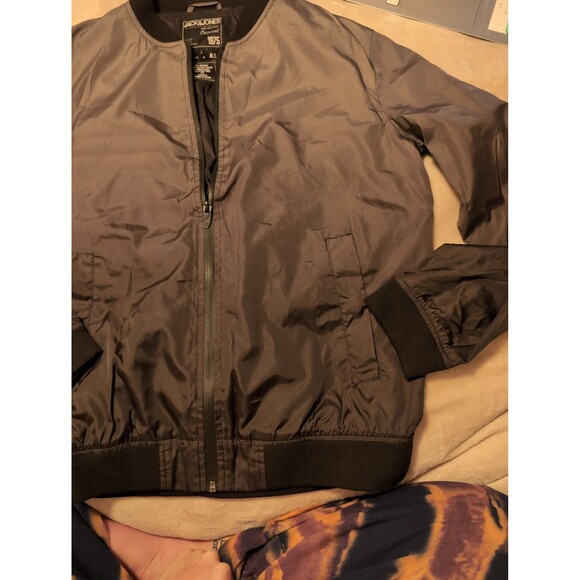 Jack and jones clothing company size medium, rain jacket bomber - Picture 2 of 6
